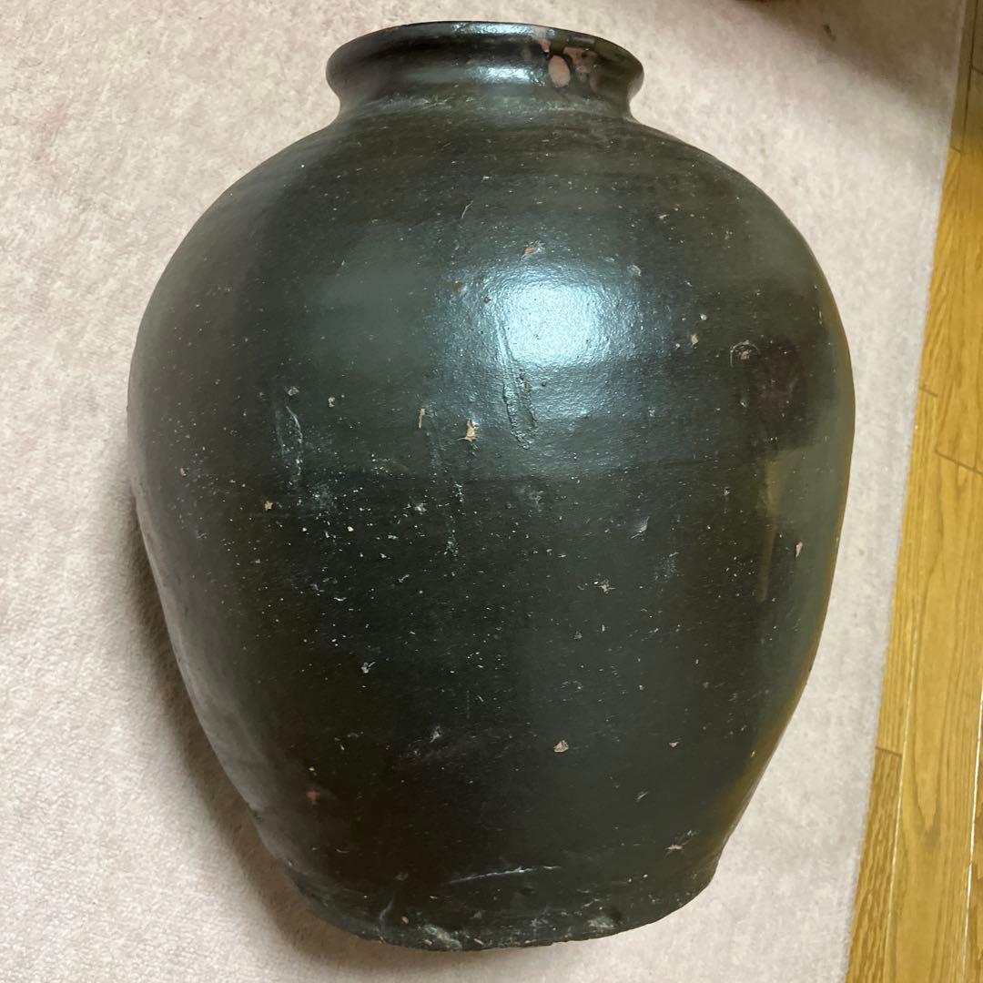 アンティークな黒色 陶器 注ぎ口付き壺