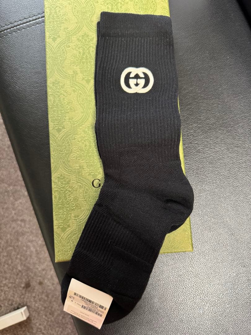 GUCCI ブラックソックス GGロゴ刺繍　Mサイズ
