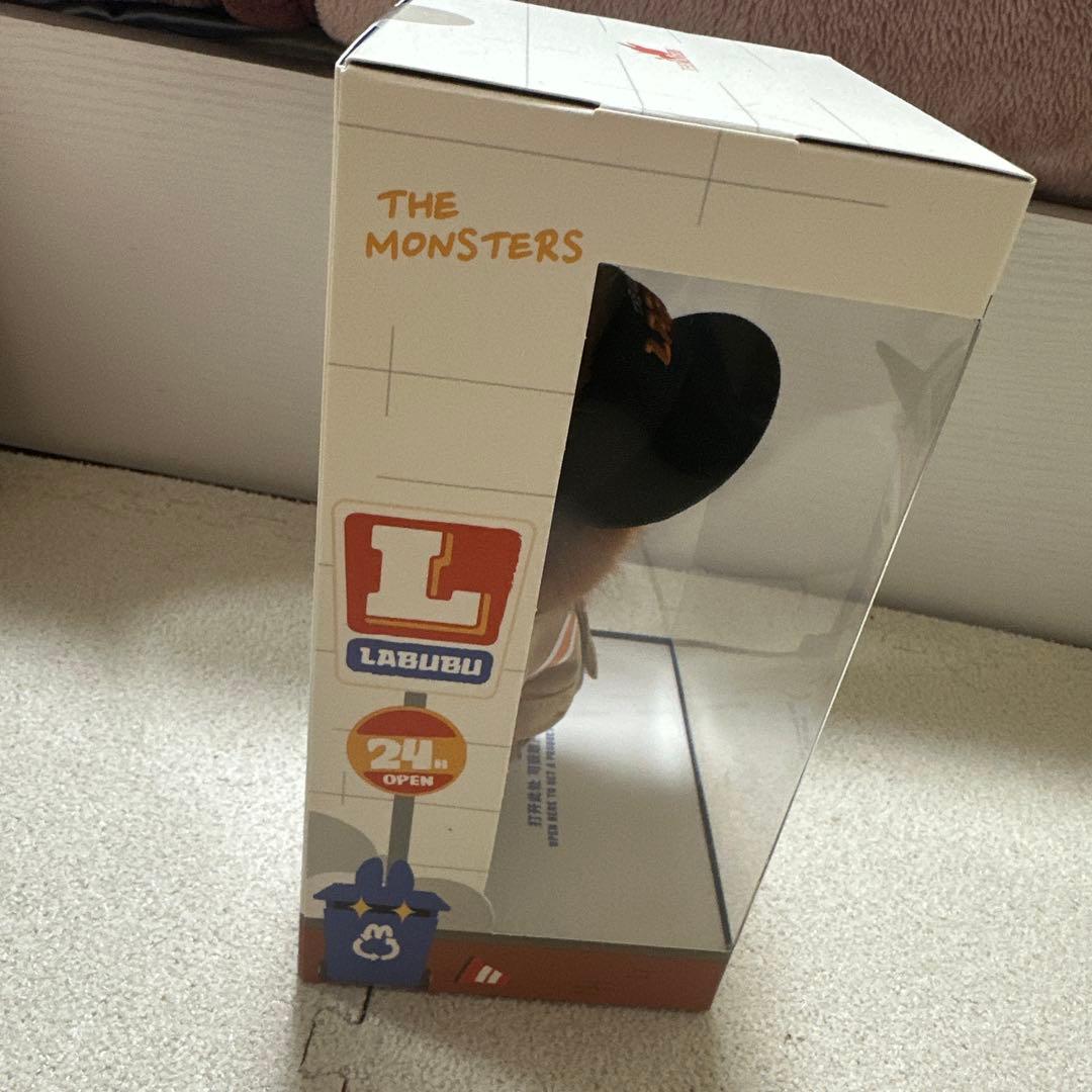 THE MONSTER Wacky Mart 店員ラブブ ぬいぐるみ