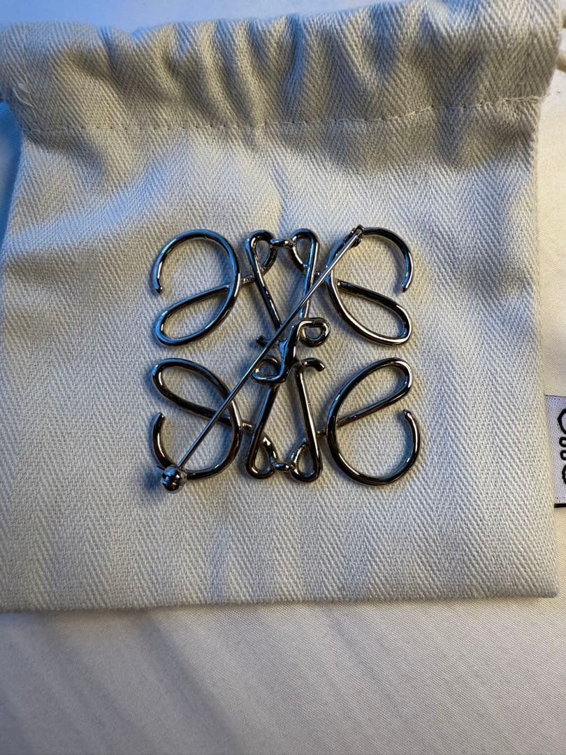 美品 LOEWE ロエベ - シルバー アナグラム　 ブローチ