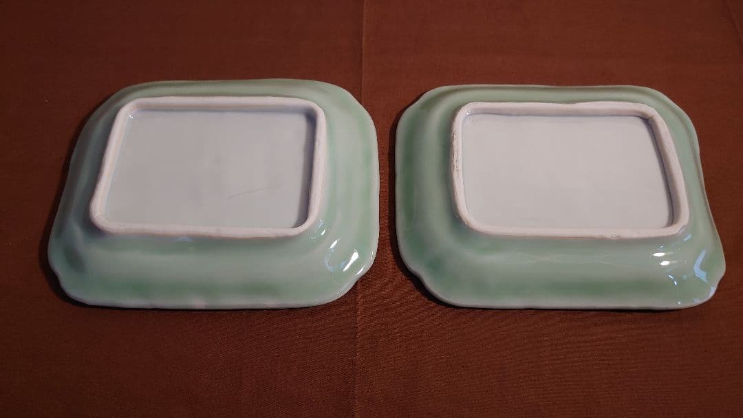 李朝　青磁　陽刻　鳳凰　角皿　蔵出し　２客