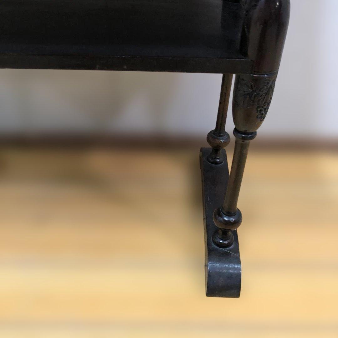 送料無料 アンティーク調 木製テーブル 葡萄彫刻 花台 飾り棚 　251214