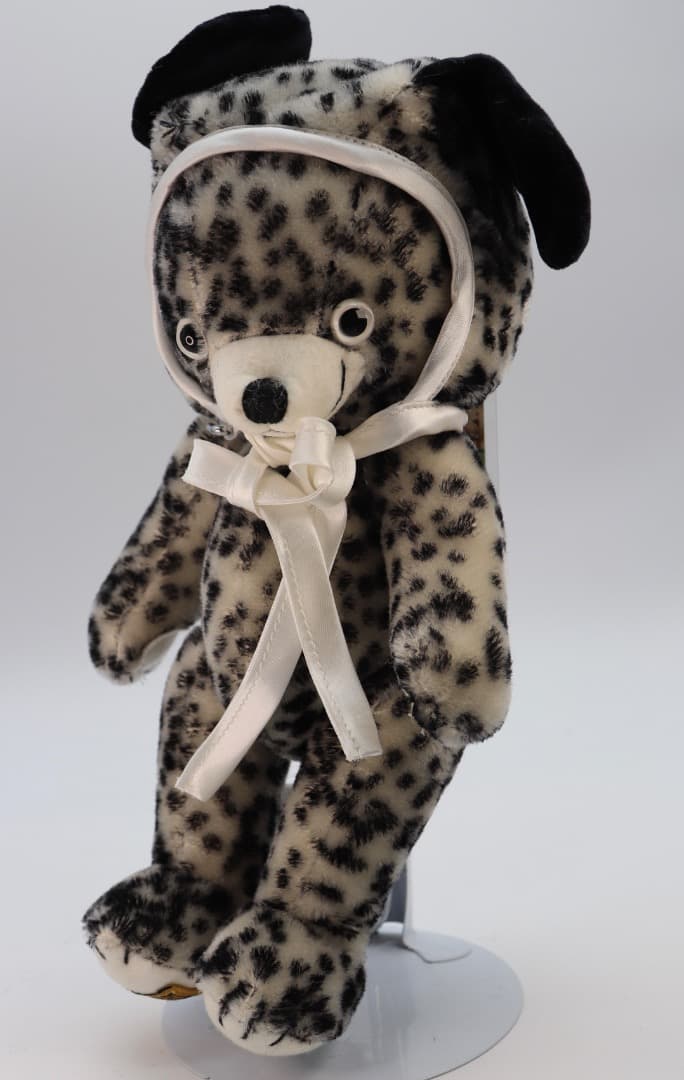チーキー・リトル・パピィー ボネットを被ったダルメシアンのチーキー 白黒斑点