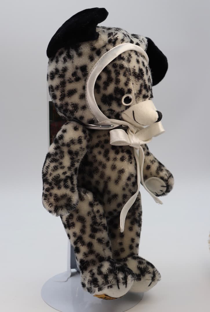 チーキー・リトル・パピィー ボネットを被ったダルメシアンのチーキー 白黒斑点