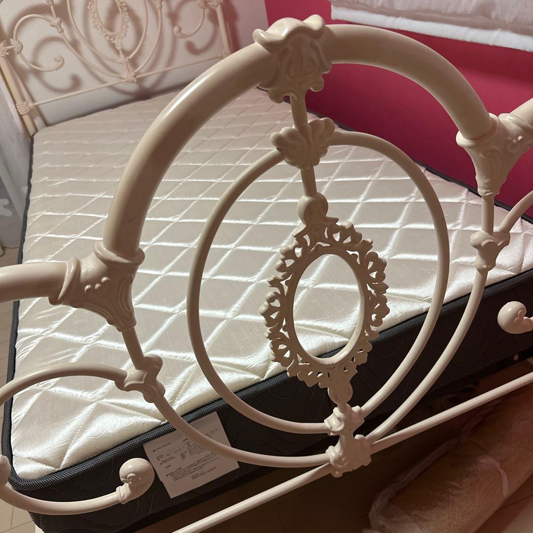 12月6日までお値下げ中　ローラアシュレイ　シングル　ベッドフレーム