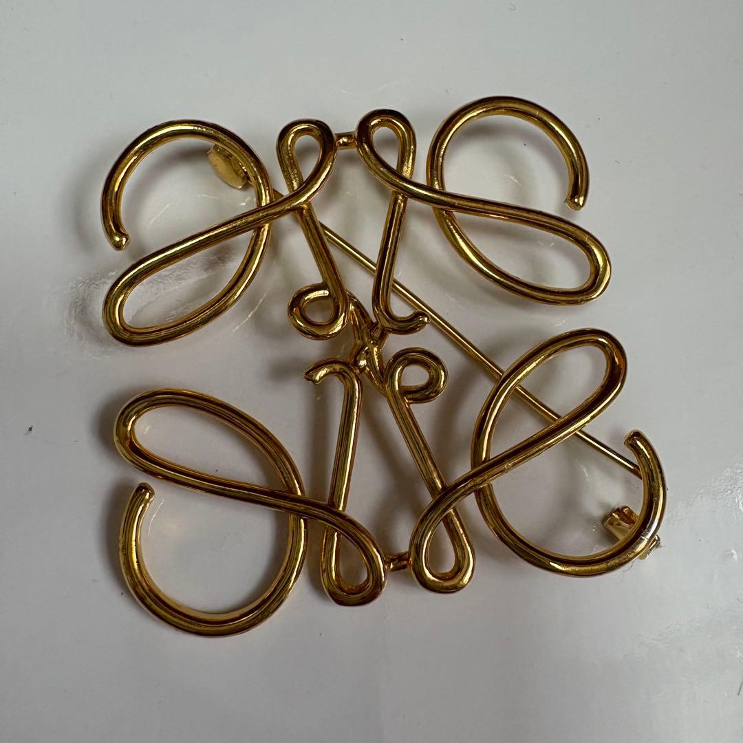 日曜日セール　LOEWE アナグラム　ブローチ　ゴールド