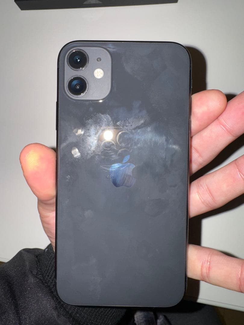 iPhone11 黒　目立つ傷なし