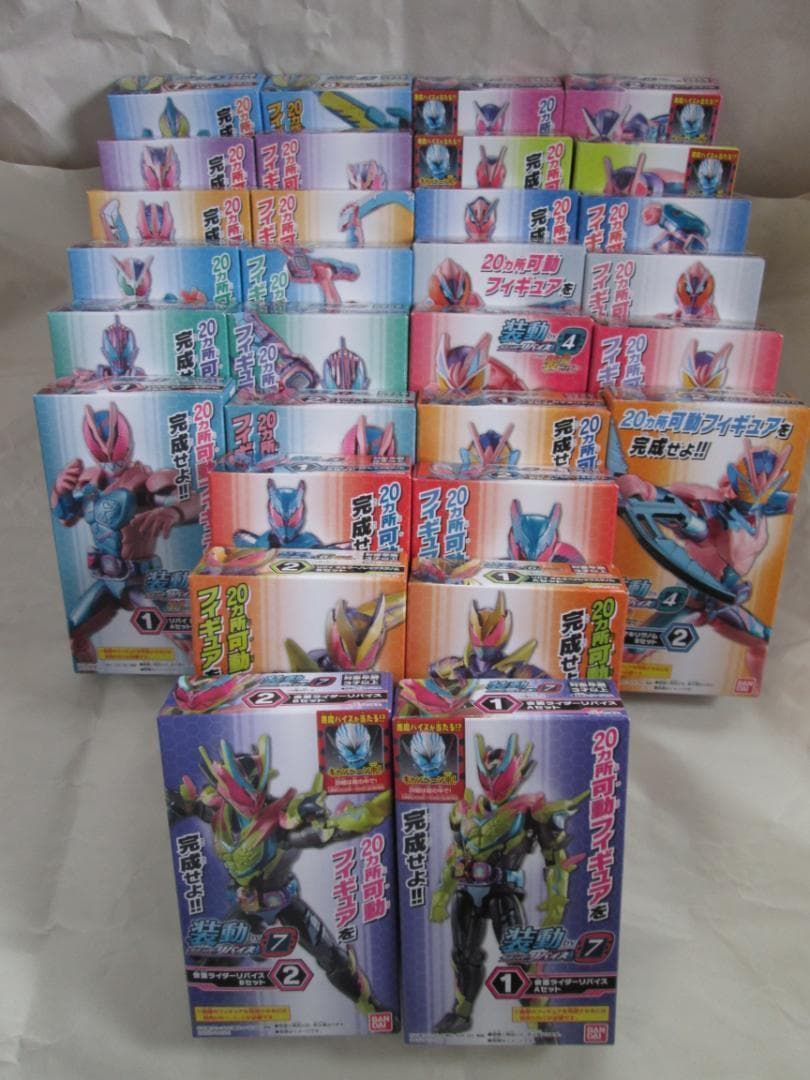 新品未開封　層動 仮面ライダーオーズ　装動　ギーツ　リバイ　バイス　セット