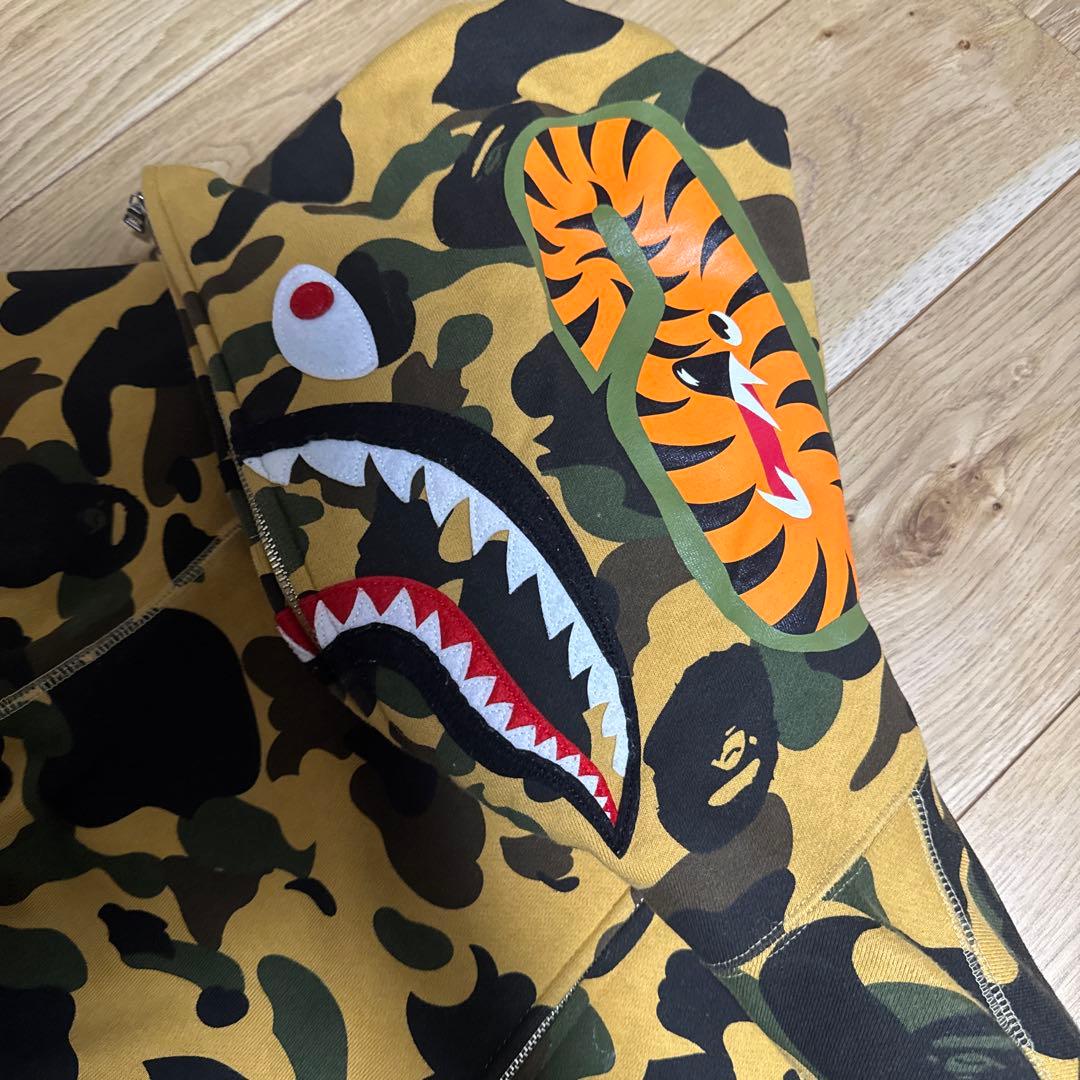 A bathing ape シャークパーカー