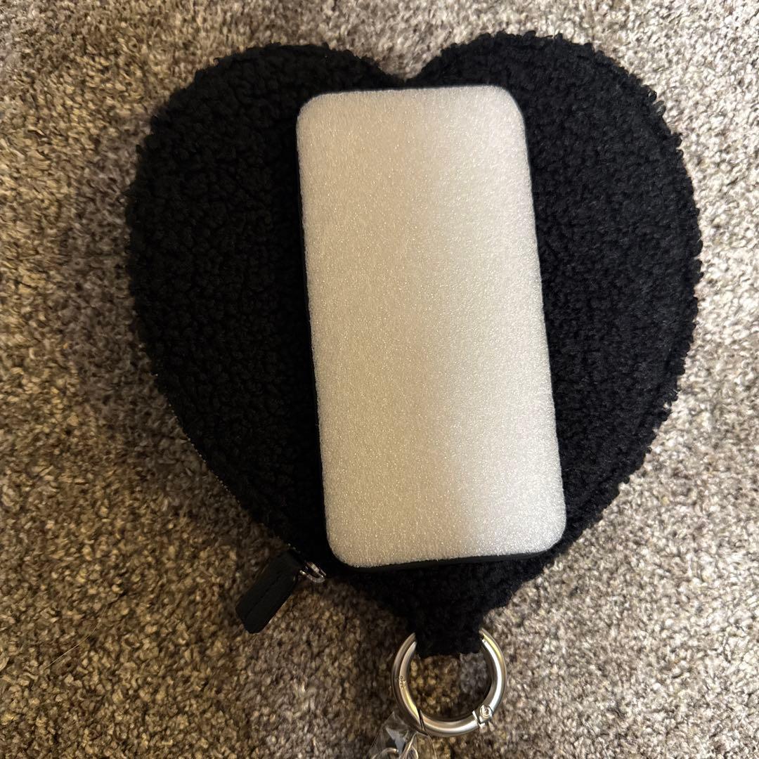 ajew ハート型　iPhone16Pro ケース