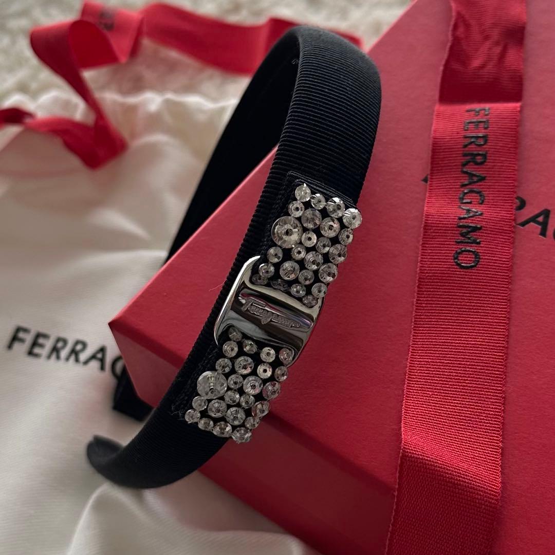 FERRAGAMO ブラッククリスタルヘアバンド/カチューシャ