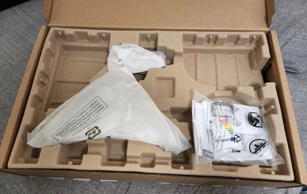 Lenovo ゲーミングモニター 27インチ G27qe-28