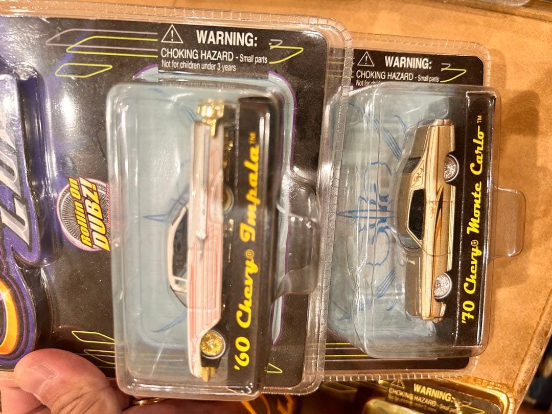 jada toys street low ローライダー　ミニカー　1/64