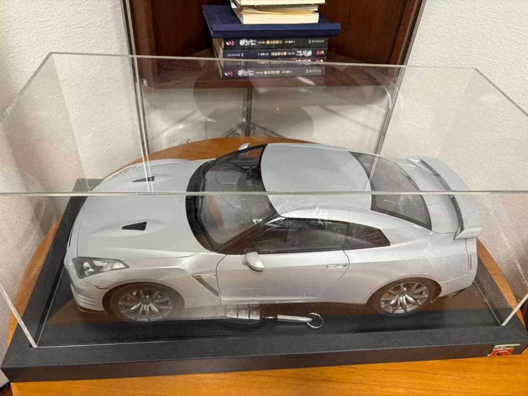 ディアゴ：日産NISSAN GT-R R35 1/8合金車