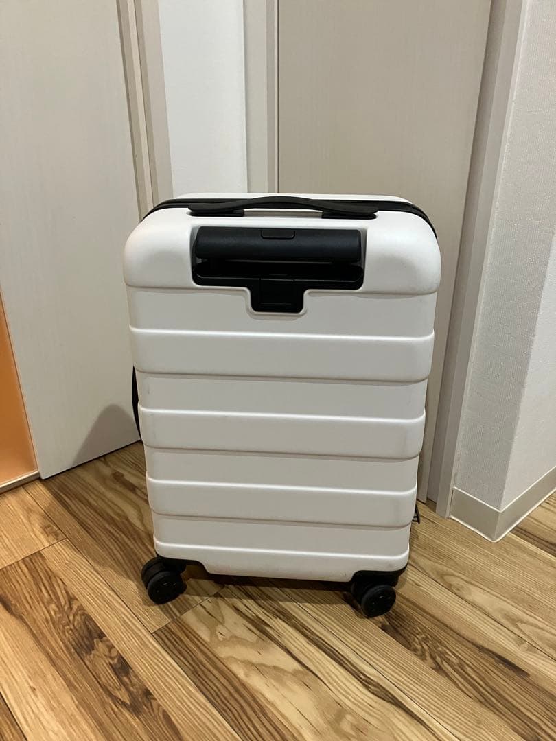 バーを自由に調節できる　ハードキャリーケース（３６Ｌ）