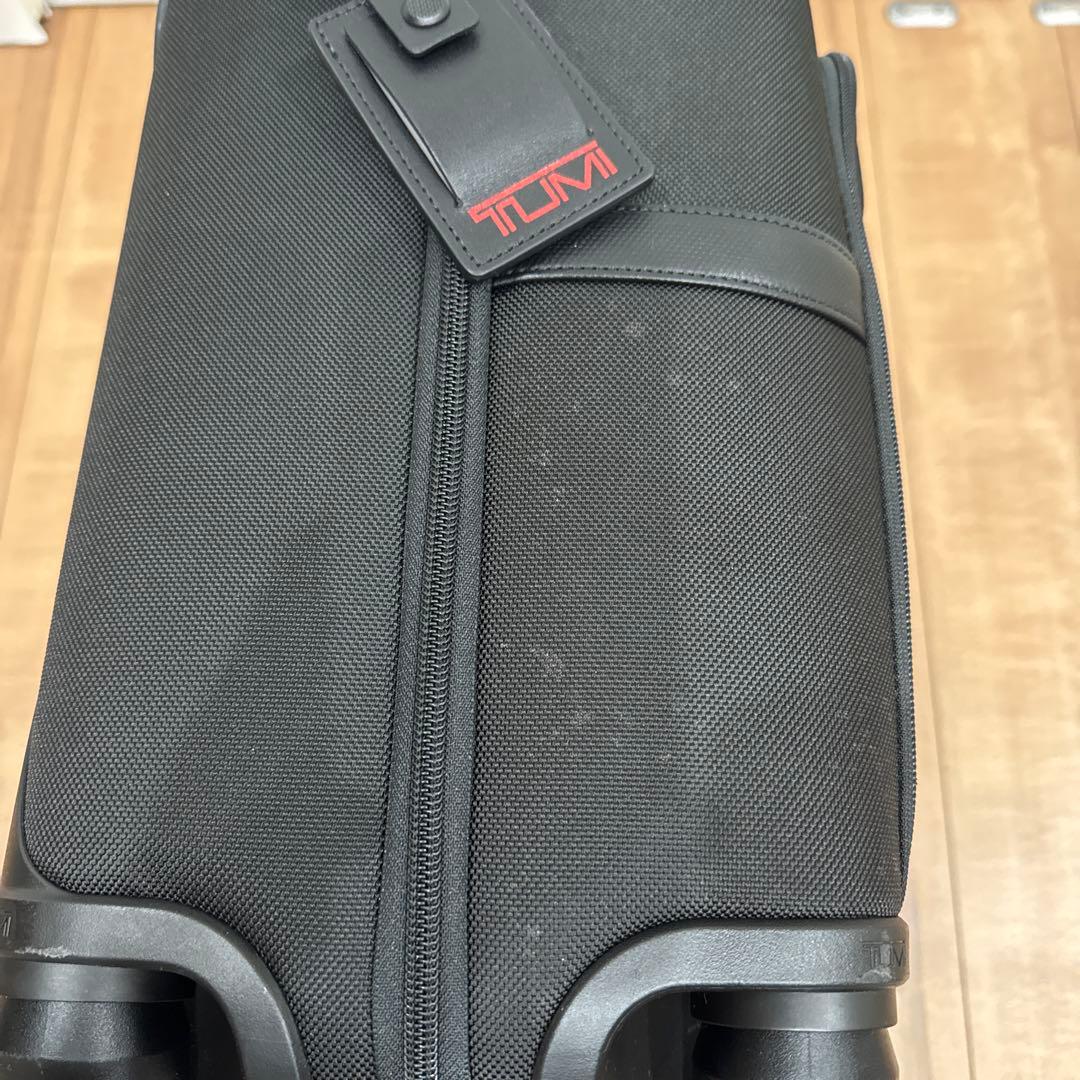 TUMI　AlPHAII　4ウィールドコンパクトブリーフ　機内持込サイズ　黒色