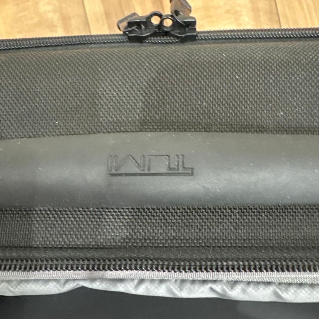 TUMI　AlPHAII　4ウィールドコンパクトブリーフ　機内持込サイズ　黒色