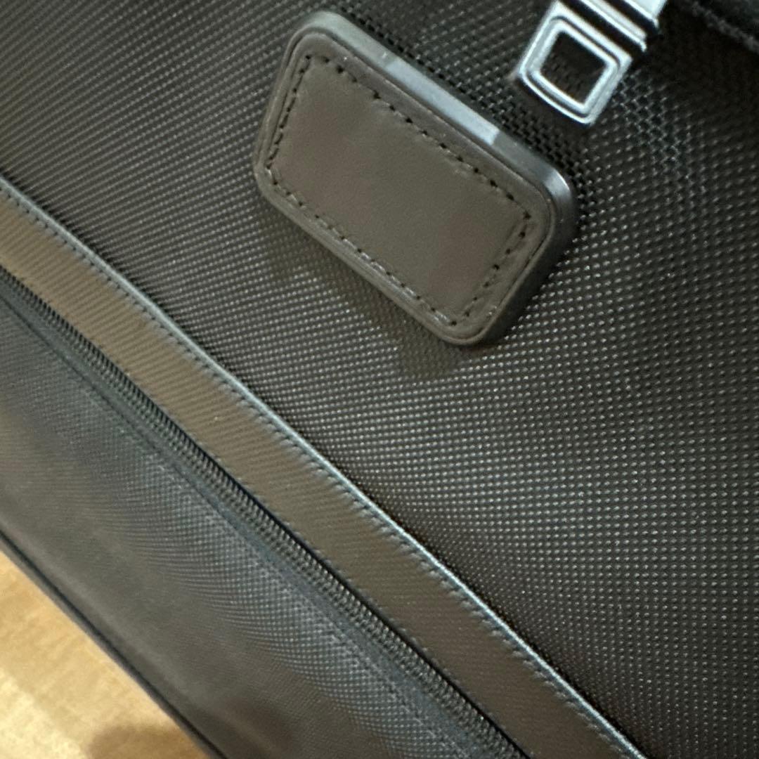 TUMI　AlPHAII　4ウィールドコンパクトブリーフ　機内持込サイズ　黒色