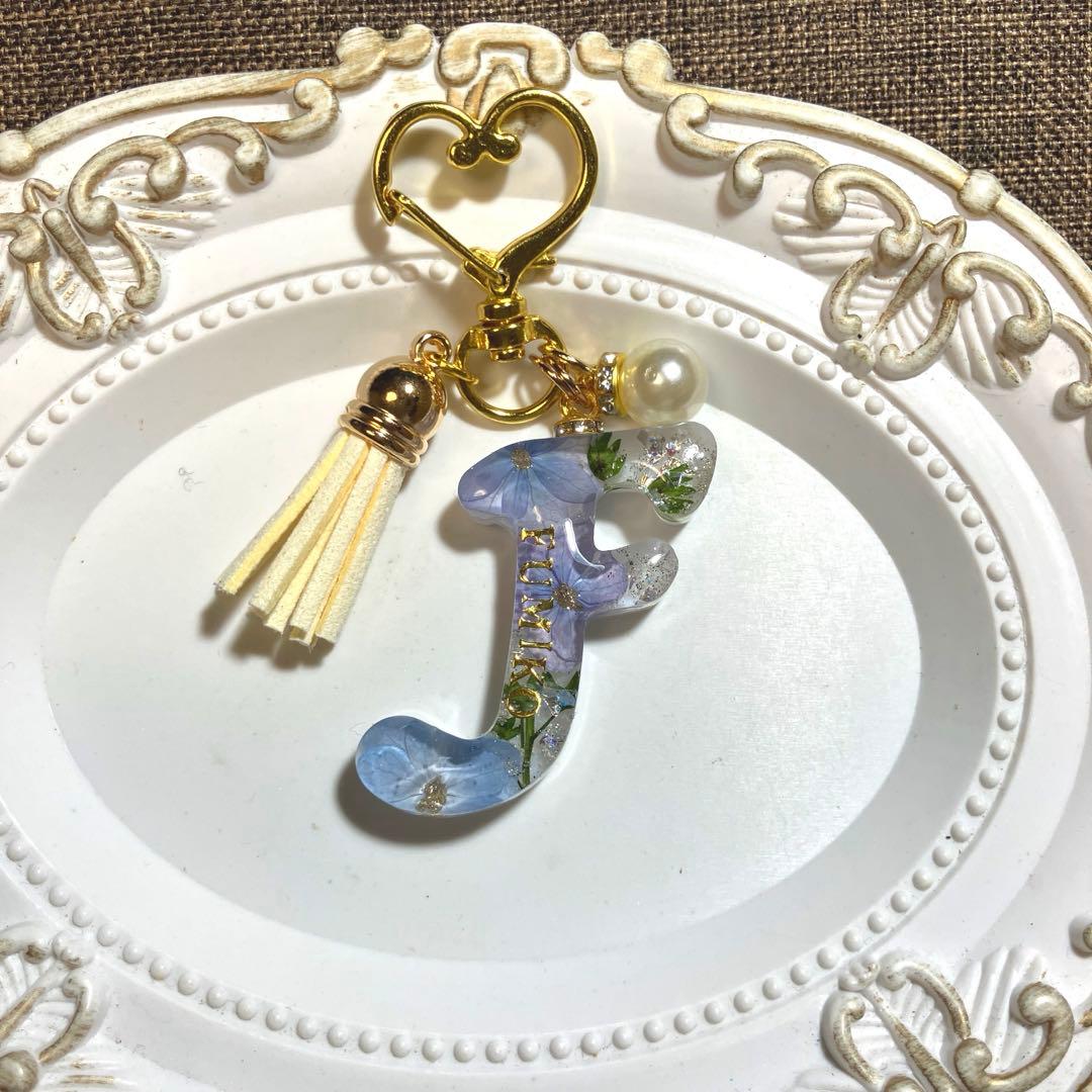 お花のイニシャルキーホルダー♪