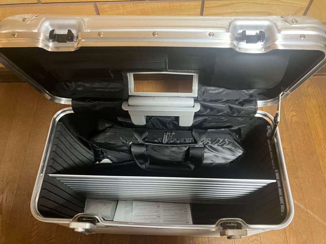 リモワ　パイロット　2輪