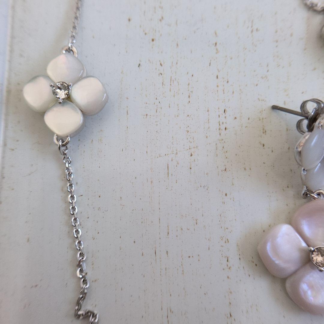 ぶ*み様 ヴァンドームブティック　フラワーモチーフ ネックレスとピアスセット