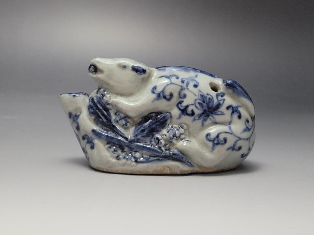 染付 リス型 松鼠型 折枝花紋 硯滴 水滴 明清時代 幅約11.1cm