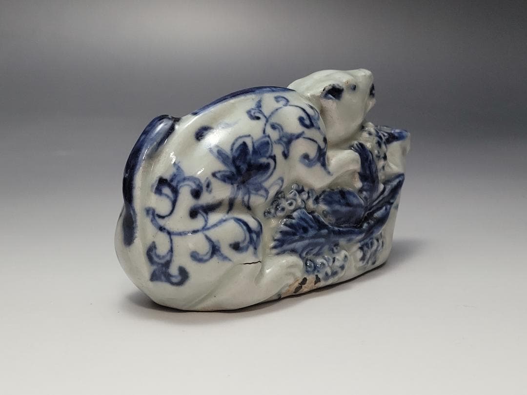 染付 リス型 松鼠型 折枝花紋 硯滴 水滴 明清時代 幅約11.1cm