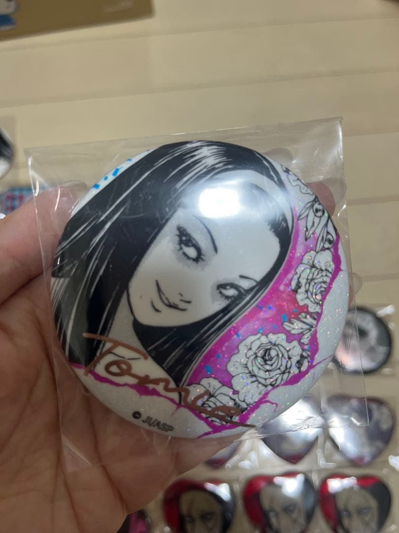 【正規品】バラ売り可能　富江　ホログラム　ラメ入り　オーロラ　バッジ