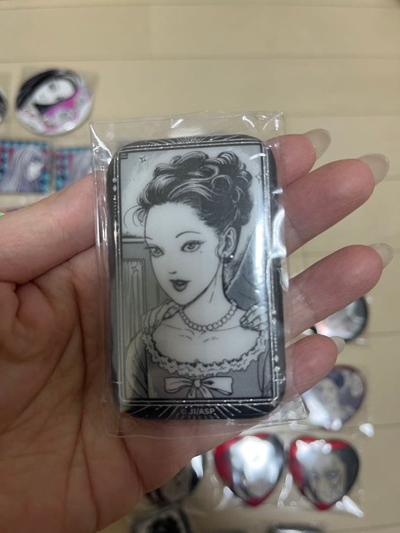 【正規品】バラ売り可能　富江　ホログラム　ラメ入り　オーロラ　バッジ