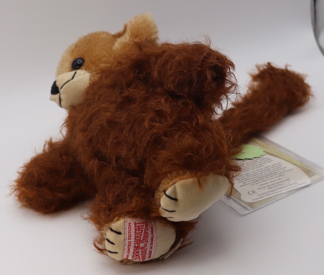 チーキー・モンキー Merrythought 24cm 赤いお尻と長いしっぽ