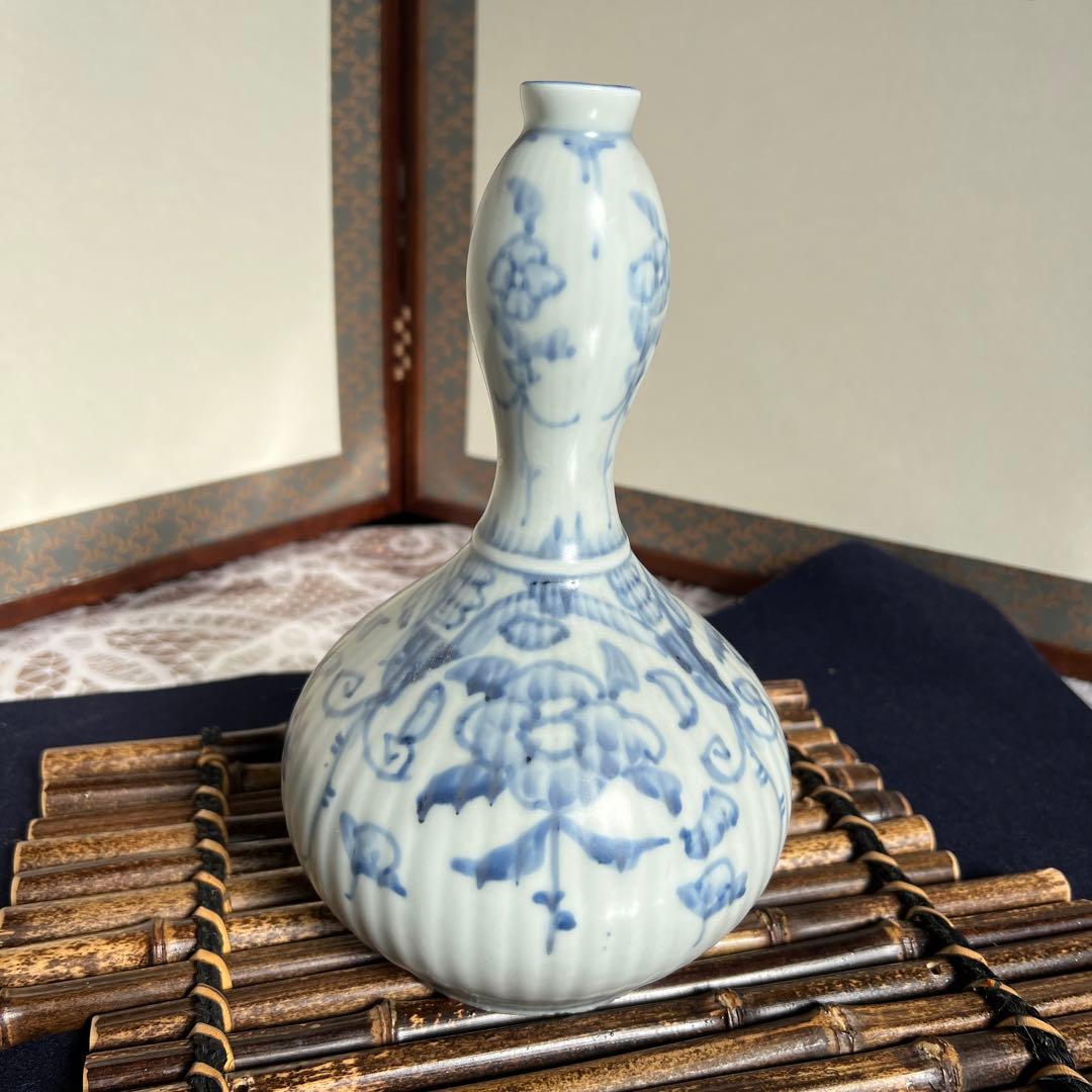 古伊万里　瓢形筋花文　染付花器　砂高台　完品最終値段