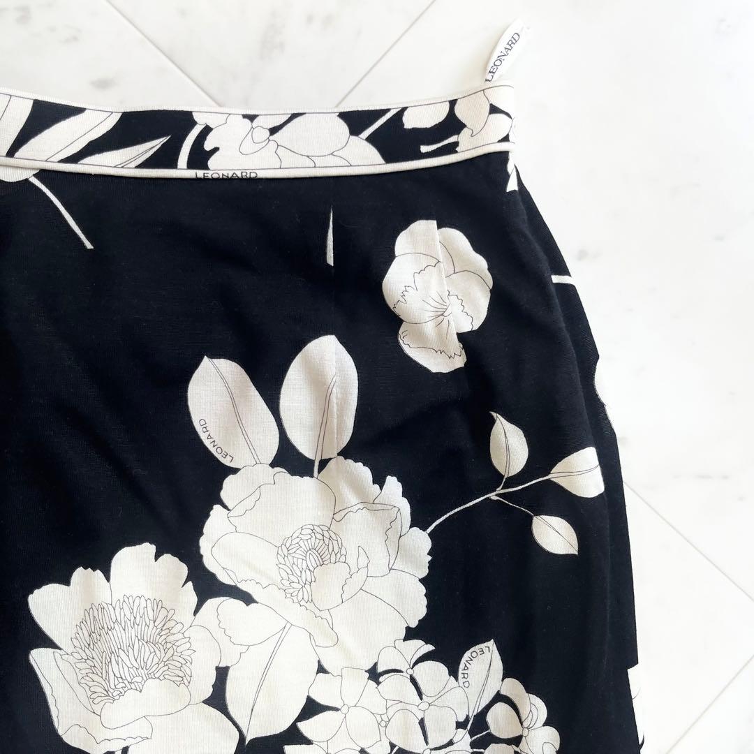 LEONARD レオナール タイトスカート 膝丈 花柄 ブラック&ホワイト