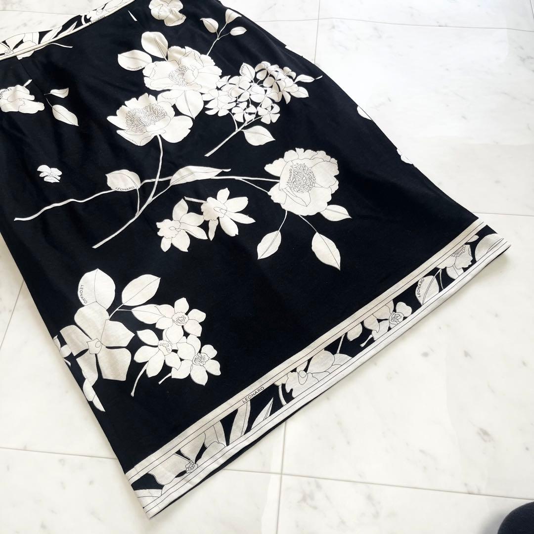 LEONARD レオナール タイトスカート 膝丈 花柄 ブラック&ホワイト