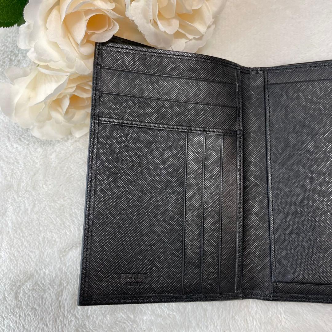 Li専用　PRADA 三つ折り財布 ブラック　サフィアーノレザー　三角