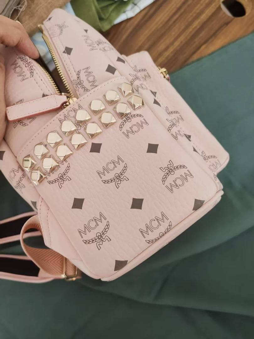 ピンク ロゴリュック