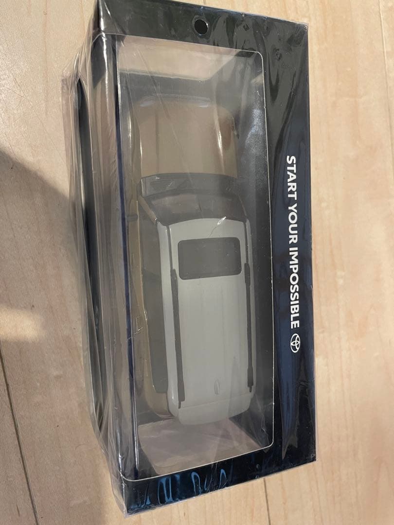 ランドクルーザー250 ミニカー　1/30