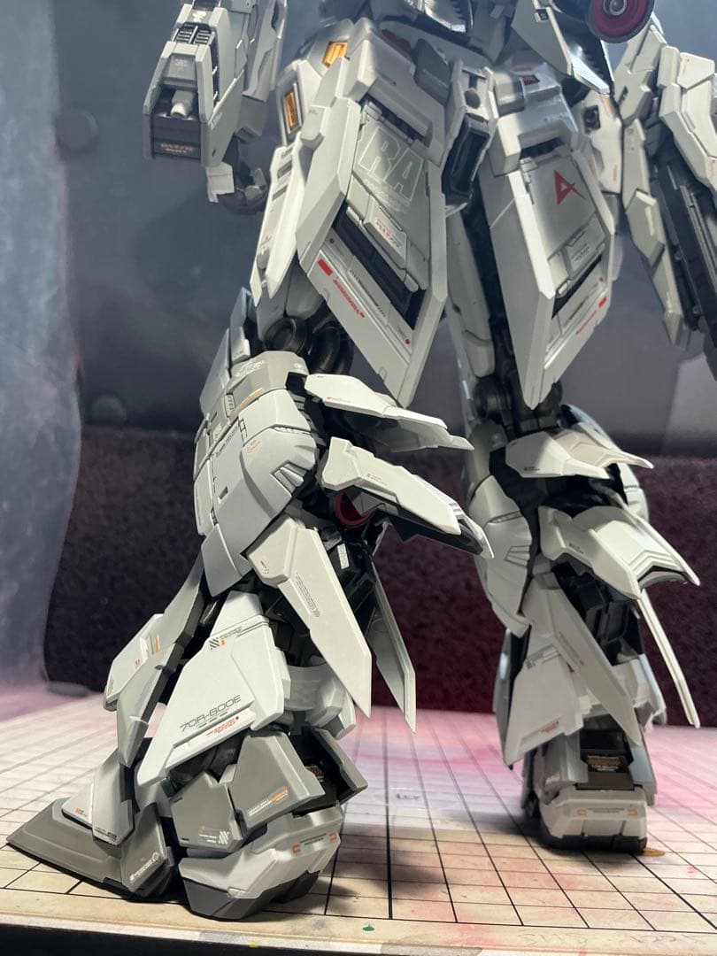 V-TIGER 製　RX-93 νガンダム　全塗装完成品