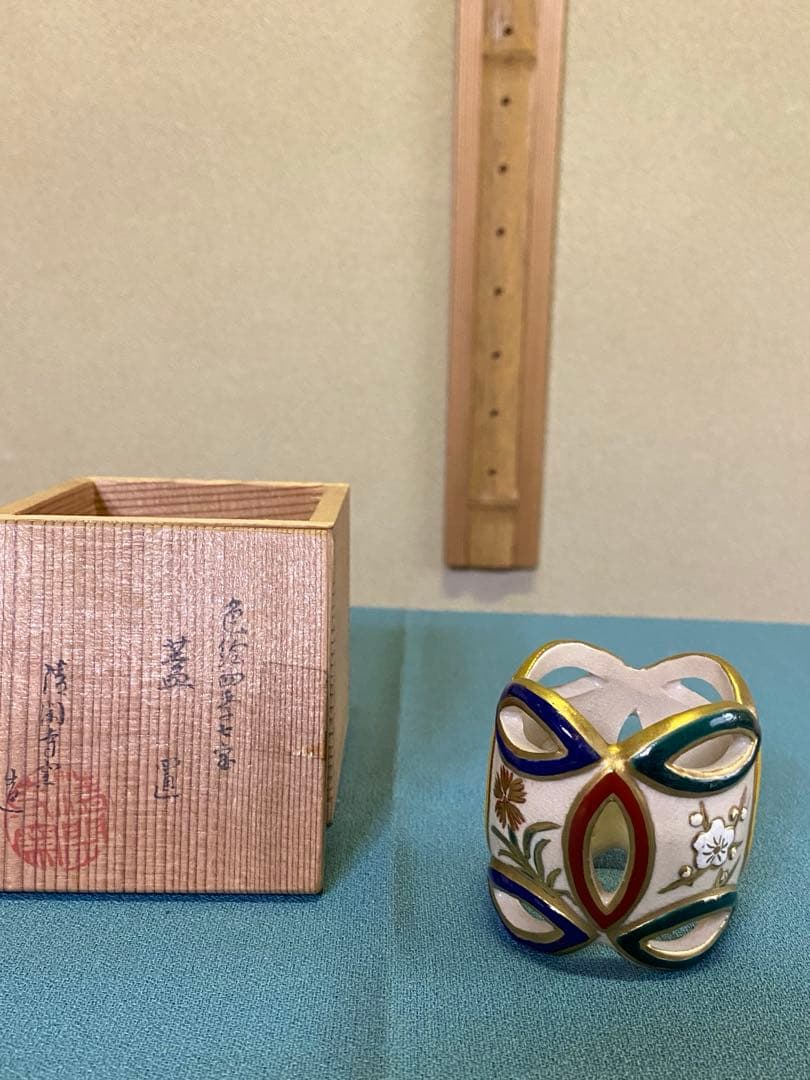 茶道具/蓋置 清閑寺窯『色絵四季七宝』透かし 金彩