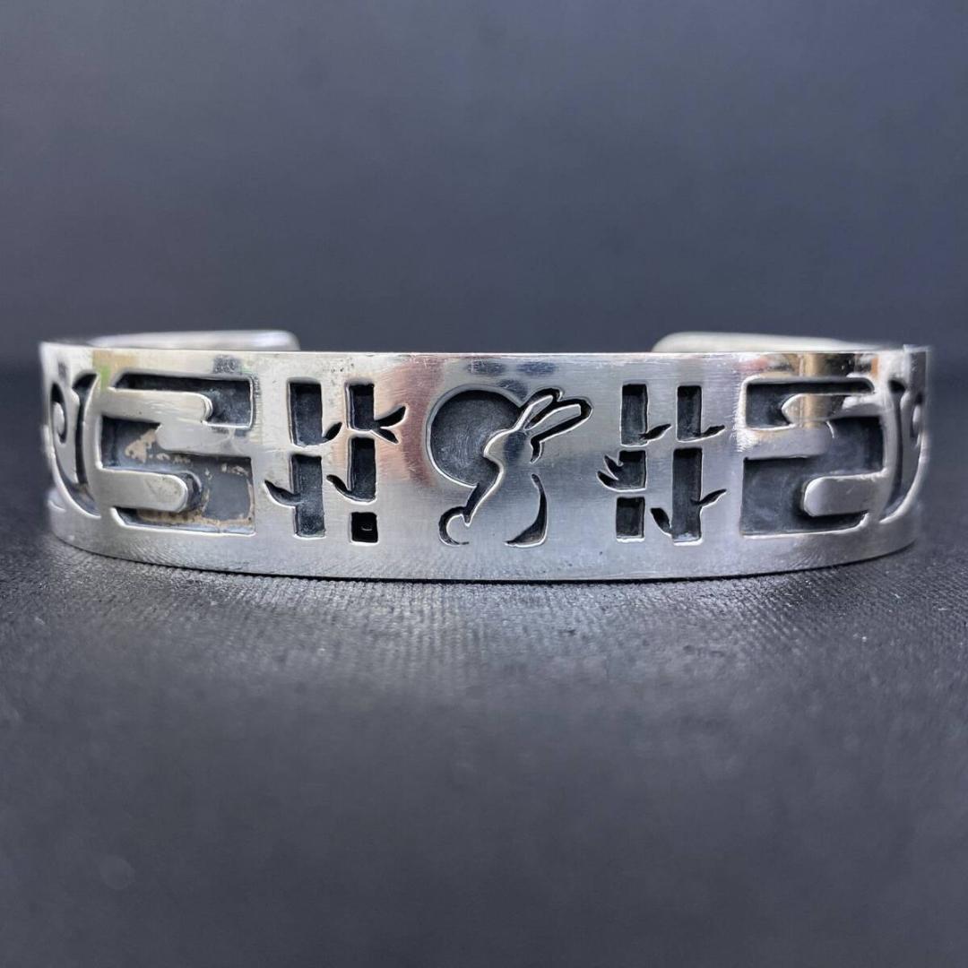 BIG HAND シルバー ネイティブ オーバーレイ スタンプワーク バングル