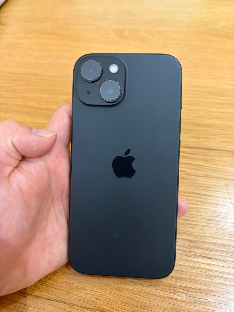 【美品】Apple iPhone 15 ブラック128GB SIMフリー