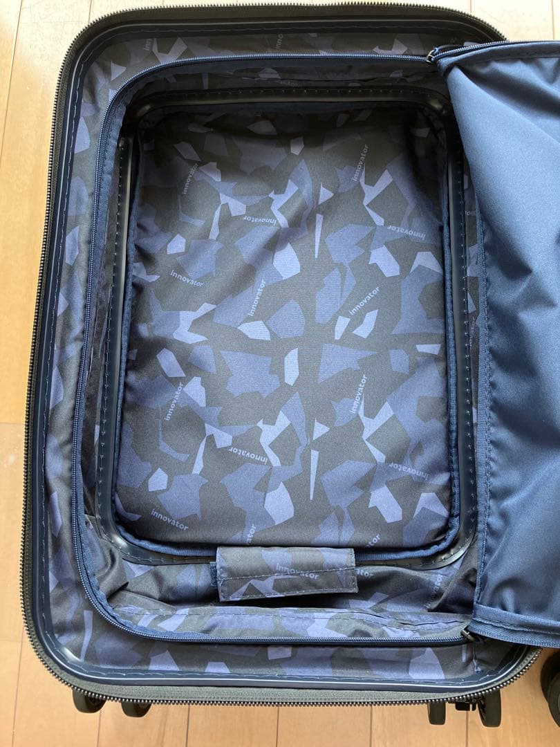 イノベーター　スーツケース　ダークネイビー　38L 機内持ち込み可