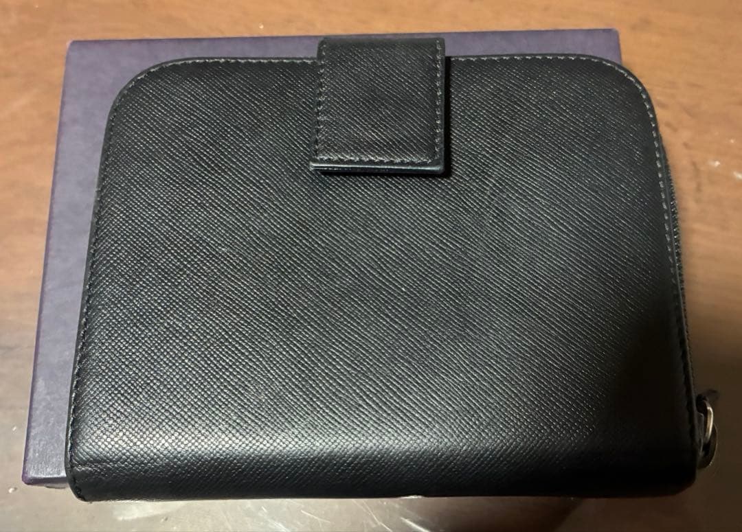 美品 プラダ 折り財布 サフィアーノレザー 三角ロゴ コンパクトジップ ブラック