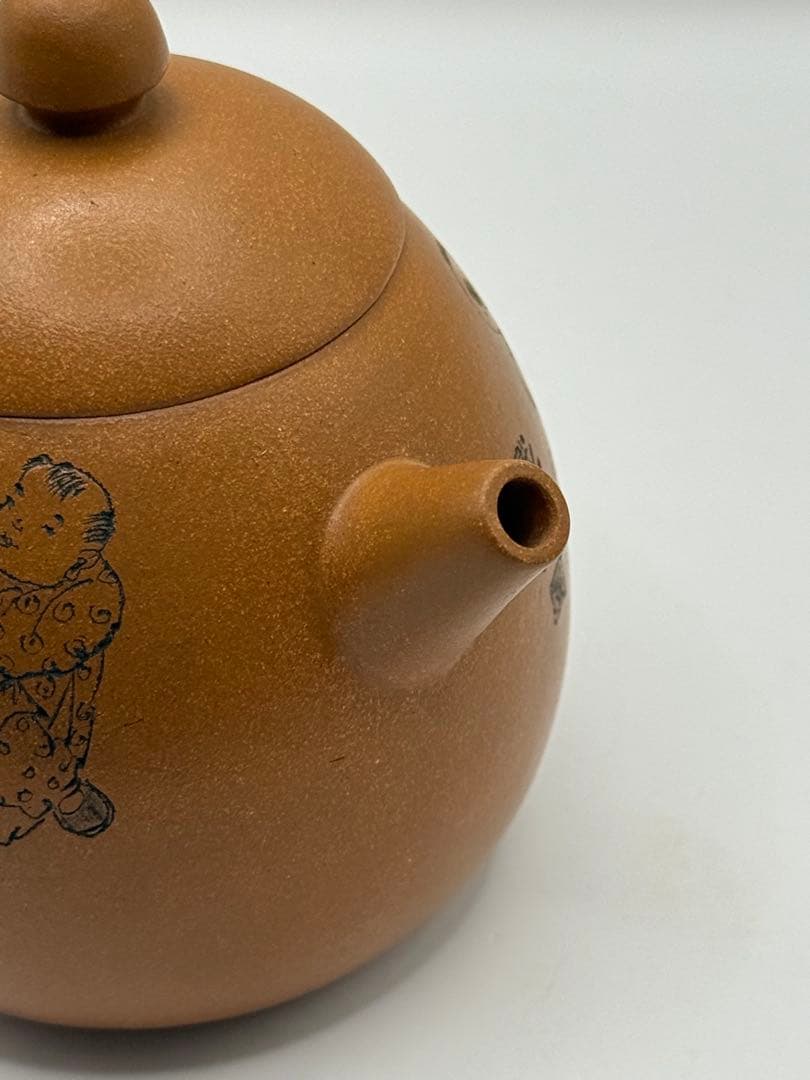 中国　中国　欧詠作　芝蘭閣主　戯嬉圖西施壺　黄鍛泥　中国茶器　宜興紫砂1231