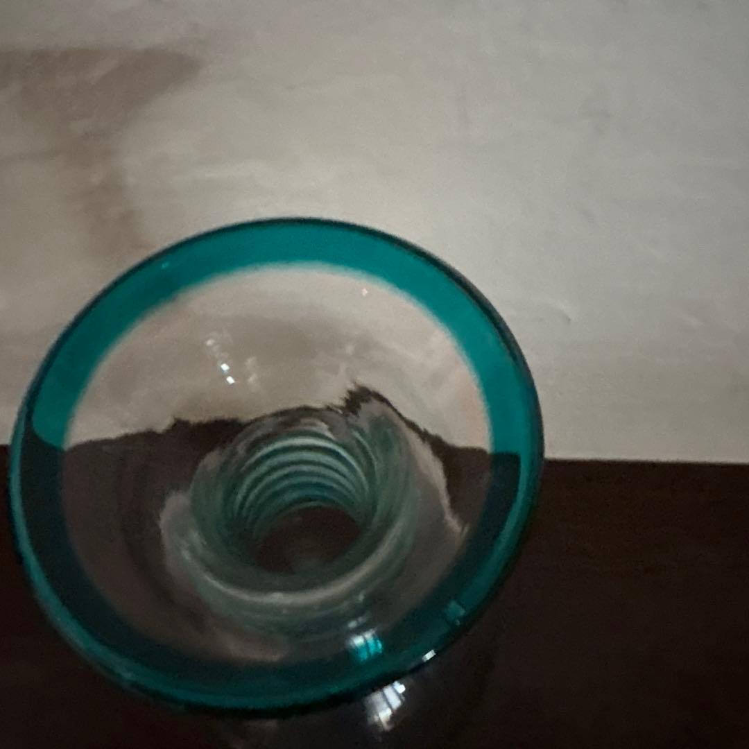 透明と青色のガラス花瓶　びーどろ