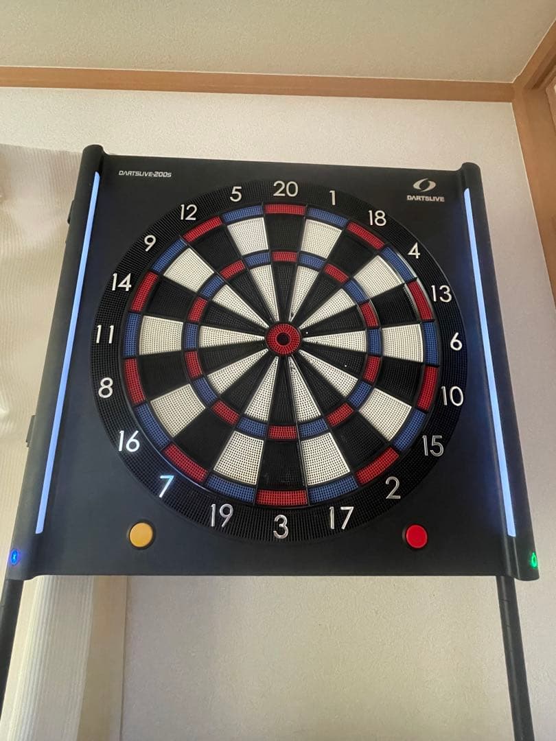 DARTSLIVE-200sスマートフォン連動ダーツ、スタンド、ダーツセット