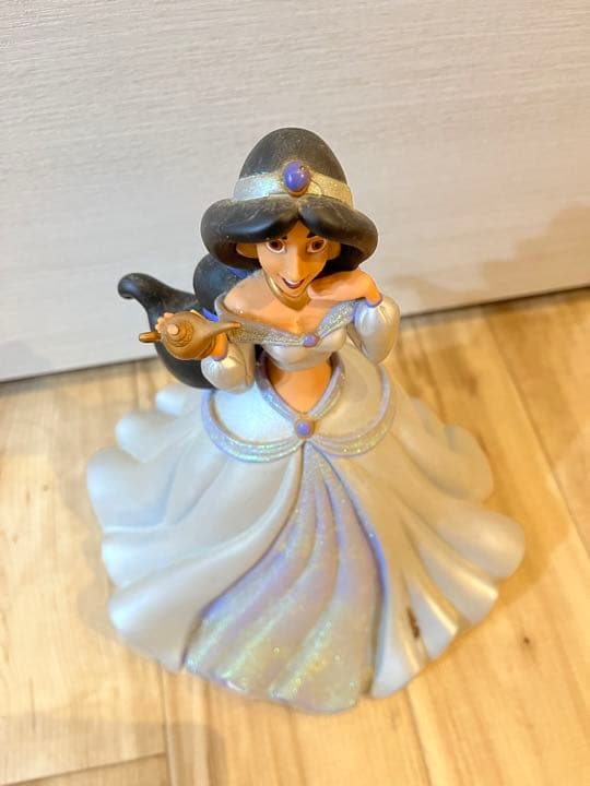 ディズニー　フィギュア　ジャスミン