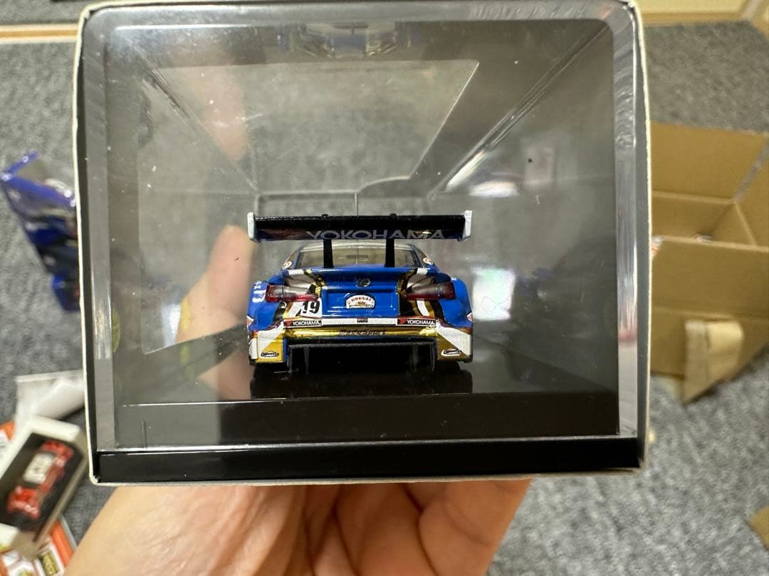 1/64 ミニカー Bugzees64 RC F ADVAN SUSTINA