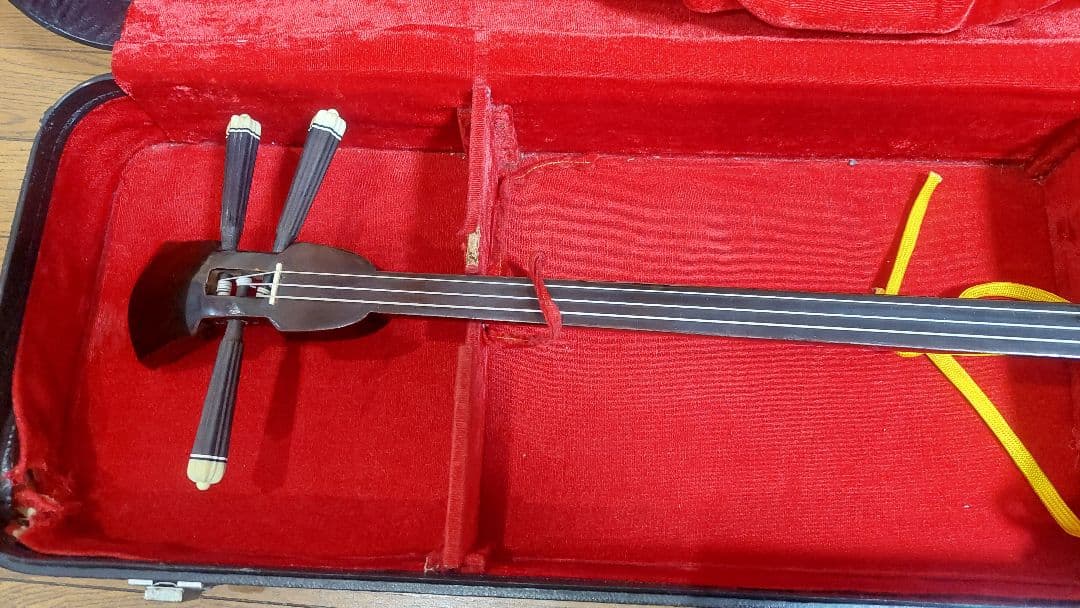 三線 沖縄三線　本体　ハードケース付き　ヴィンテージ三線