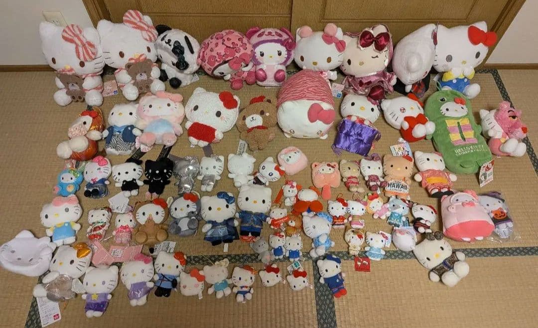 約83個　ハローキティ サンリオ ぬいぐるみ　マスコットご当地プライズアベイル