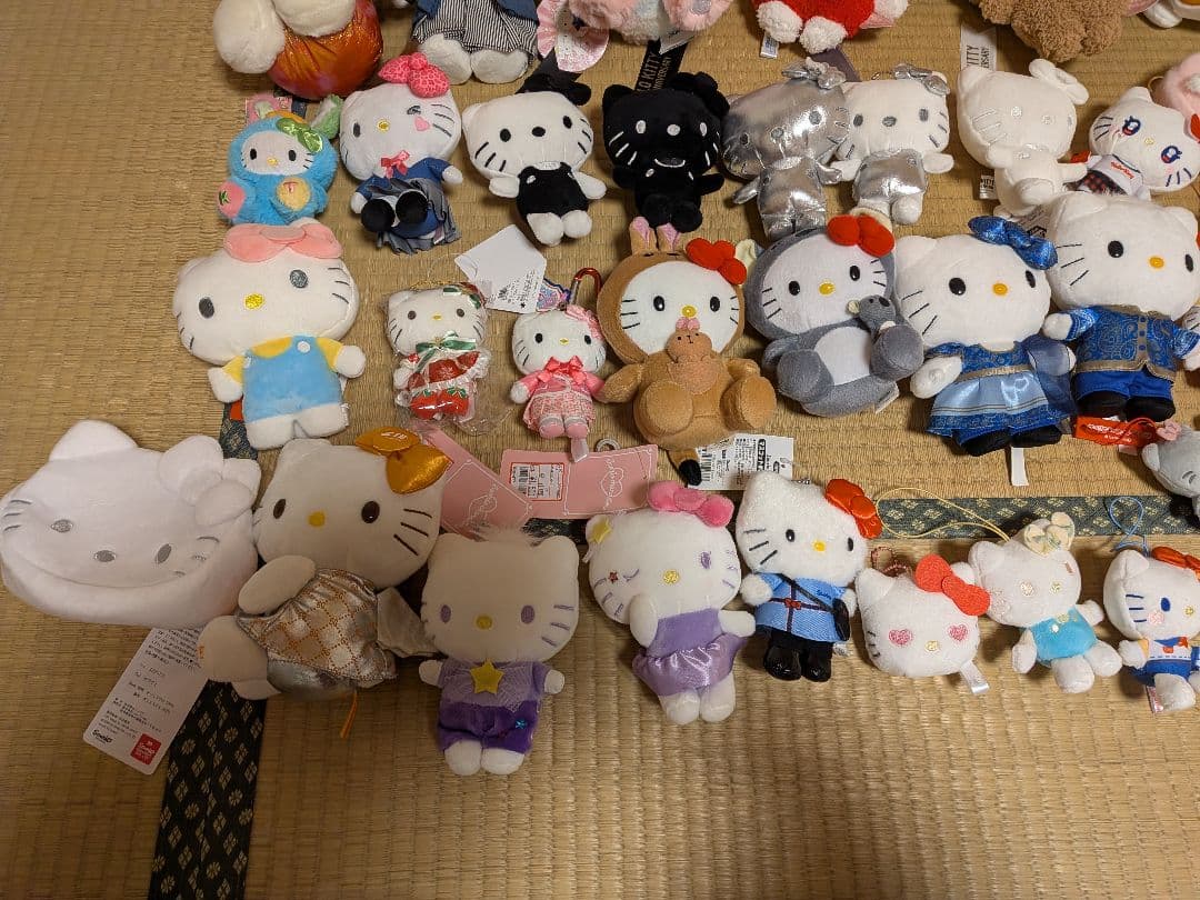 約83個　ハローキティ サンリオ ぬいぐるみ　マスコットご当地プライズアベイル